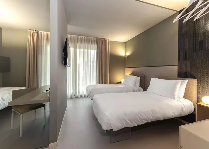 Open 4* ريميني