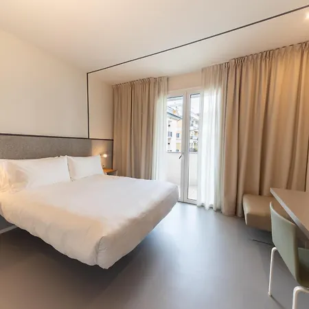 Otel Open 4*